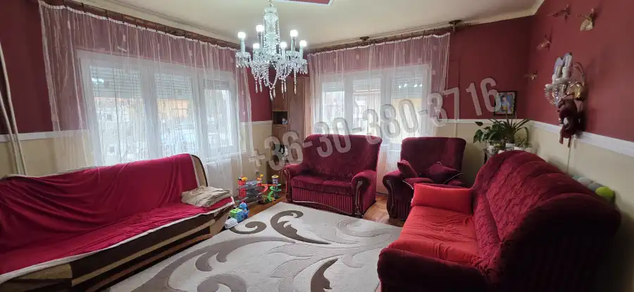 eladó családi ház, Baracs