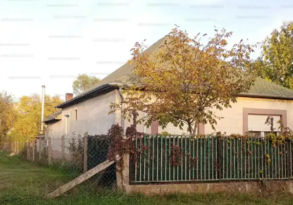 Eladó családi ház, Nagykarácsony 5 szoba 123 m² 19.8 M Ft