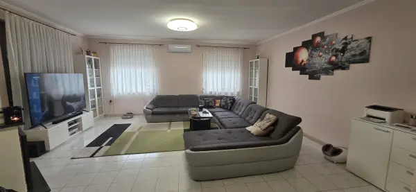 Eladó családi ház, Nagyvenyim 4 szoba 176 m² 89.9 M Ft