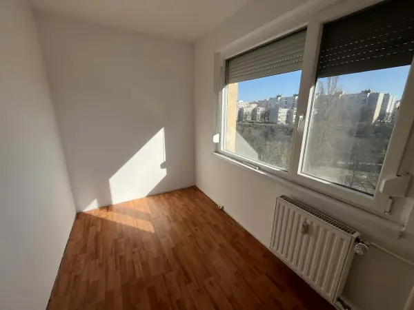 Eladó panellakás, Dunaújváros 1+1 szoba 35 m² 22.9 M Ft